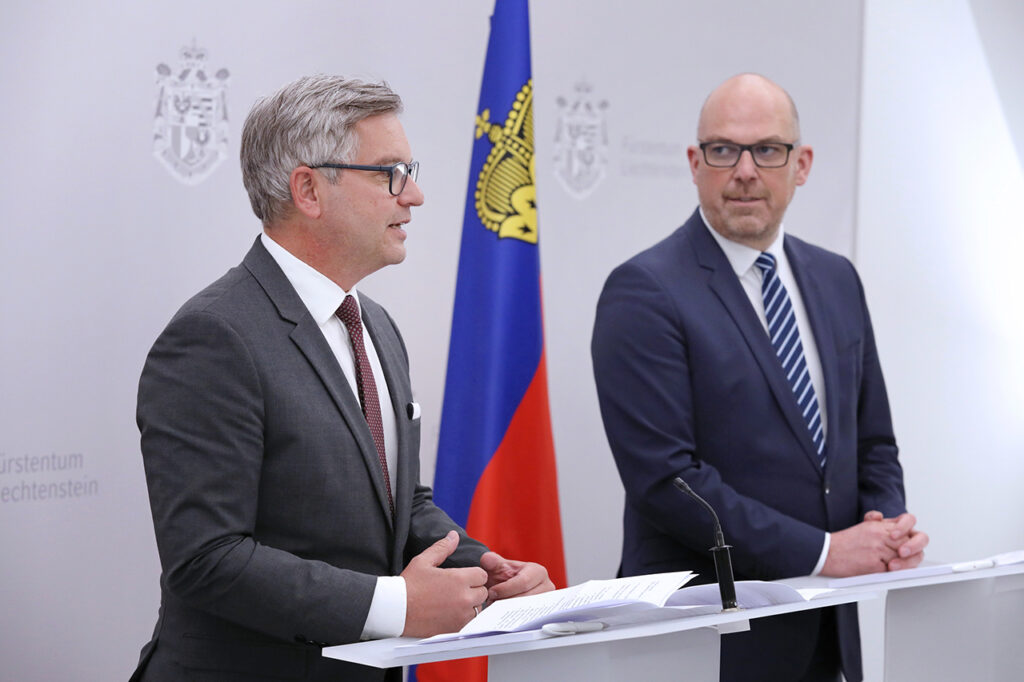 Der österreichische Finanzminister Magnus Brunner und Regierungschef Daniel Risch beim Mediengespräch zum offiziellen Besuch.
