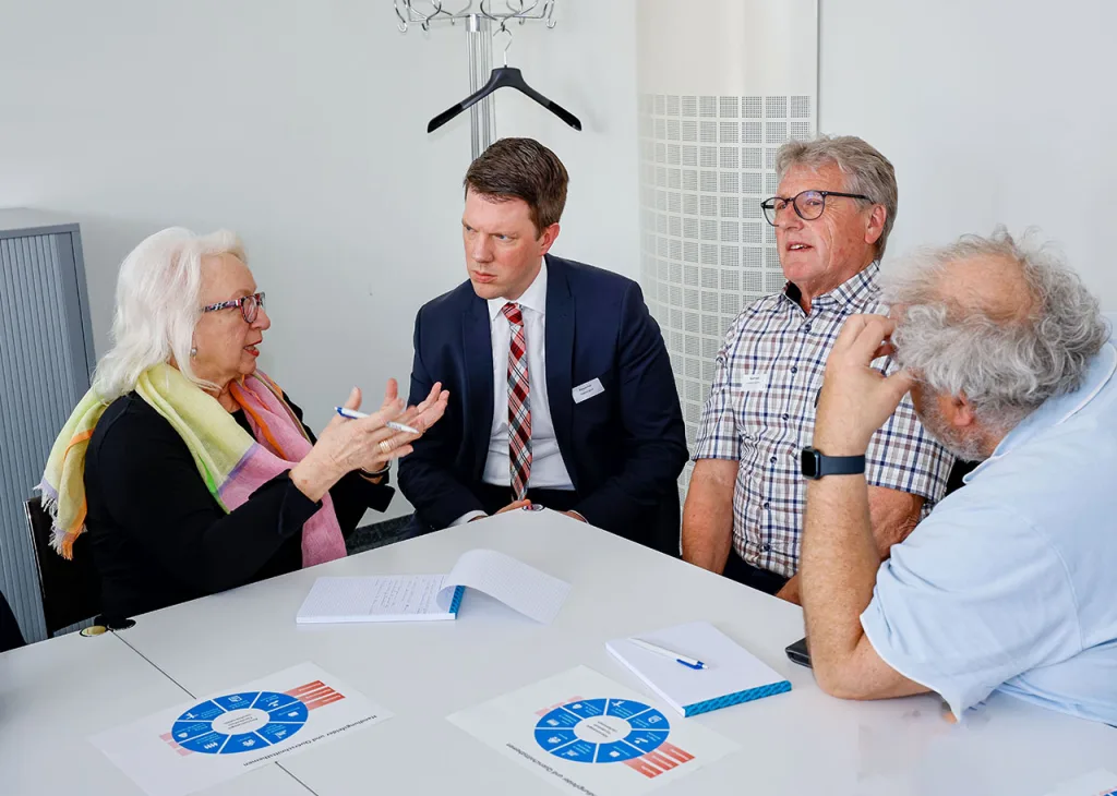 Zukunfstwerkstatt Altersstrategie mit Regierungsrat Manuel Frick im Rathaussaal in Schaan
