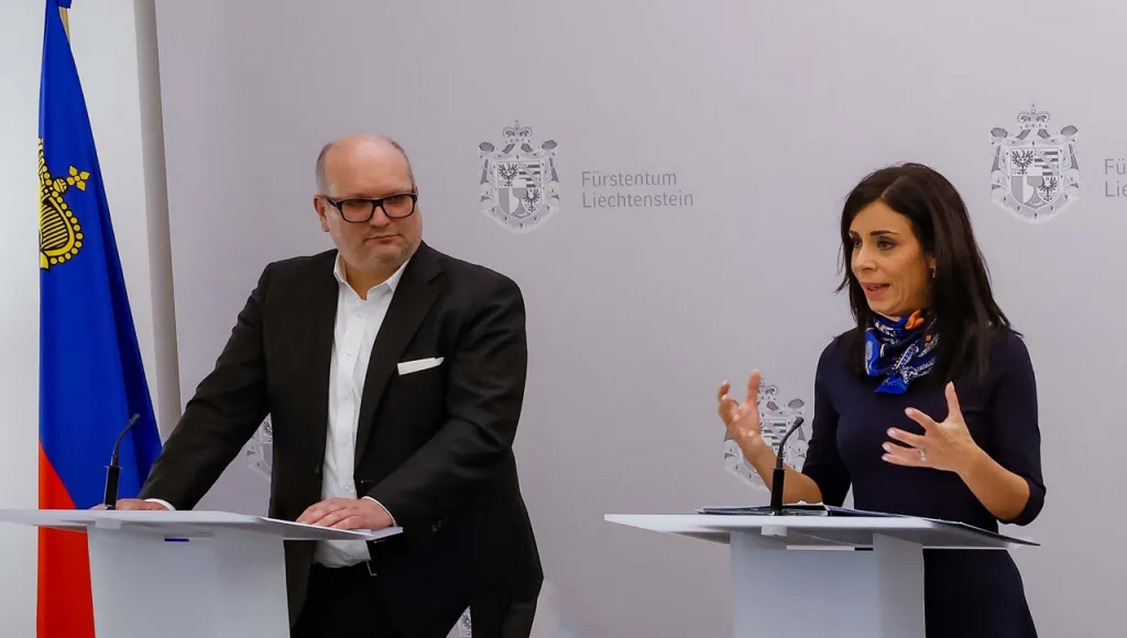 Peter Beck, LED-Stiftungsratspräsident, Regierungsrätin Dominique Hasler