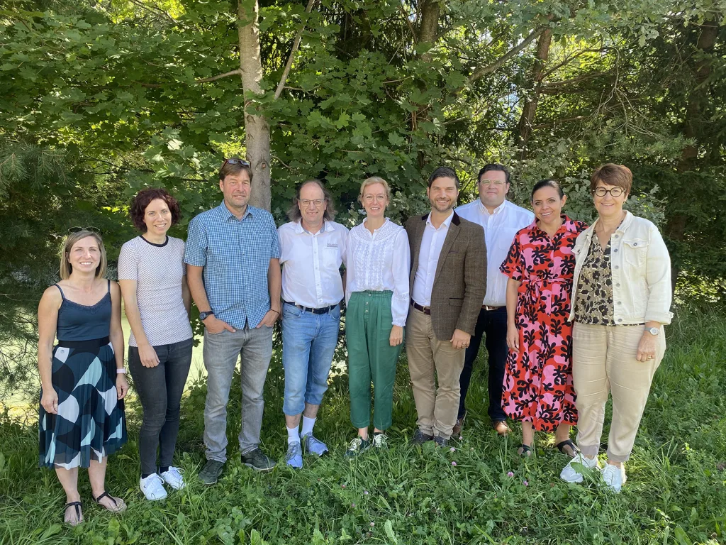 «neuer Obmann Michael Walser mit seinem Vorstand wieso die ehemalige Obfrau Judith Hoop und Regierungschef-Stellvertreterin Sabine Monauni