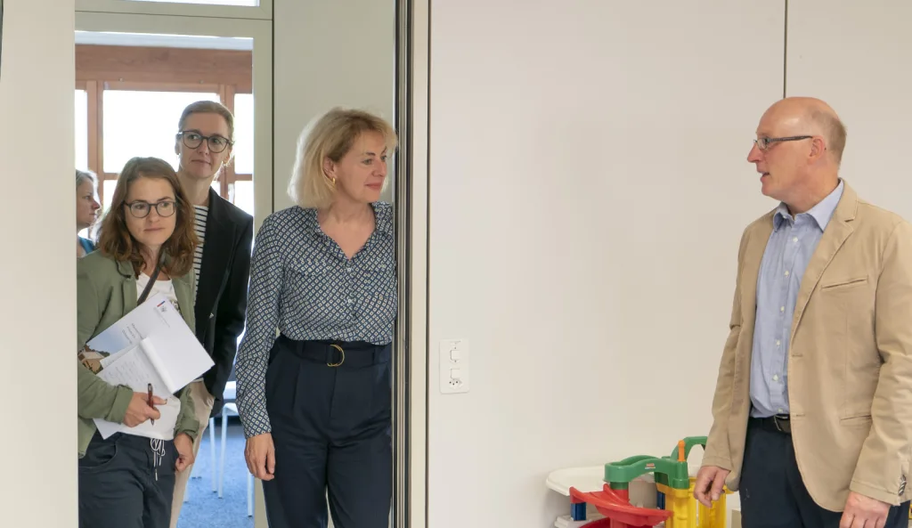 Besichtigung Flüchtlicntsunterkunft in Triesen mit Regierungsch