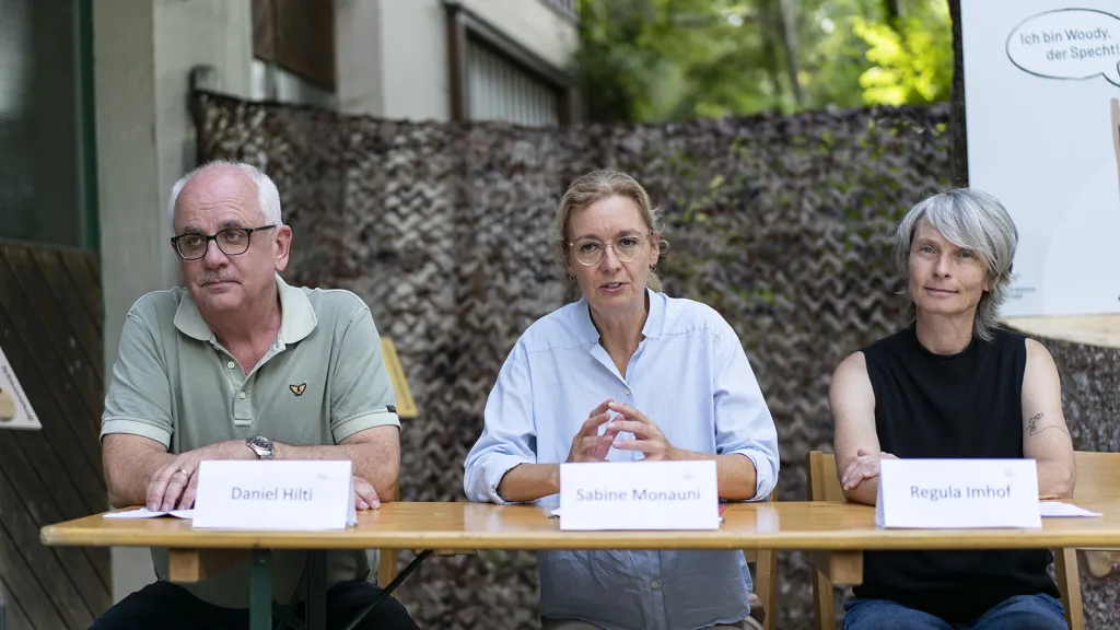 Vorsteher Daniel Hilti, Regierungschef-Stv. Sabine Monauni und die Leiterin des Amts für Umwelt, Regula Imhof