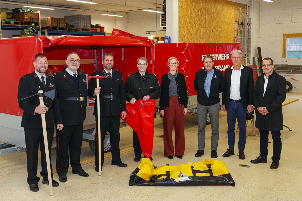 Daniel Marxer (Feuerwehr-Kommandant, Eschen), Beat Marxer (Kommandant-Stellvertreter, Eschen), Timo Vogt (Feuerwehr-Kommandant, Balzers), Günther Hoch, (Amt für Bevölkerungsschutz, Feuerwehr), Regierungschef-Stellvertreterin Sabine Monauni, Emanuel Banzer, (Leiter Amt für Bevölkerungsschutz), Karl Malin (Gemeindevorsteher Balzers) und Tino Quaderer (Gemeindevorsteher Eschen).