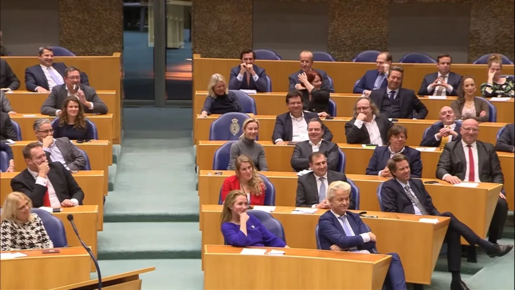 PVV mit Geert Wilders in der Zweiten Kammer des Parlaments