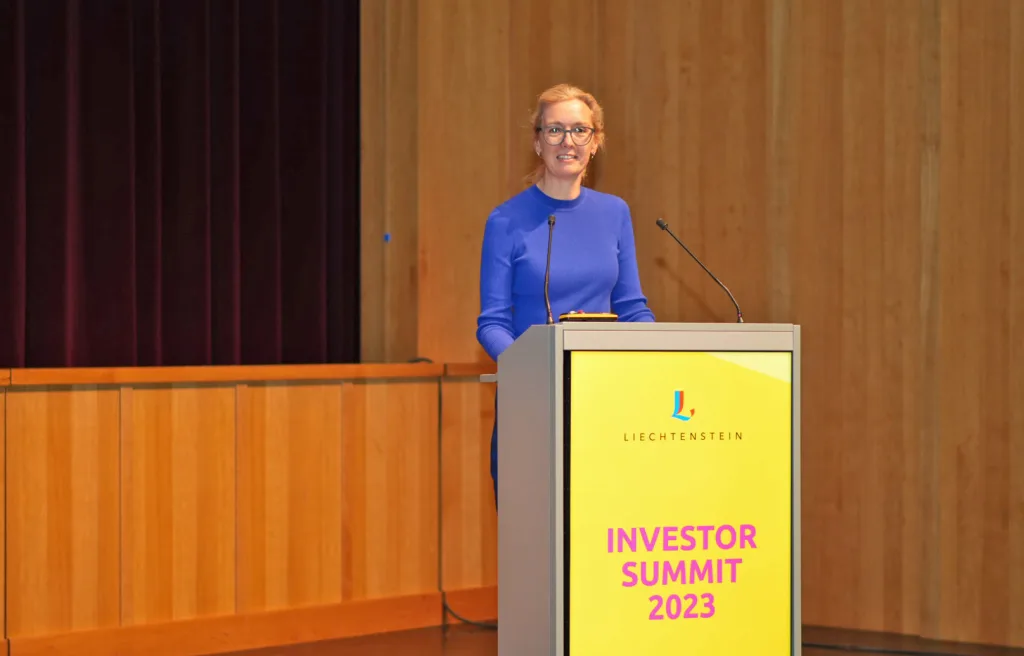 Wirtschaftsministerin Sabine Monauni beim Investor Summit 2023