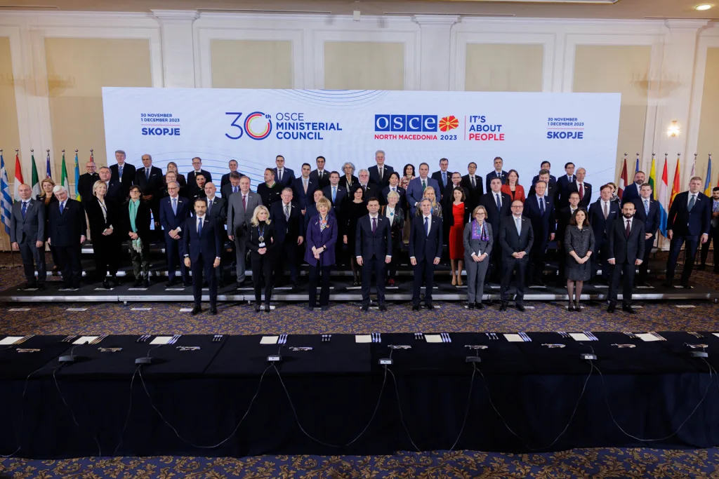 Gruppenfoto vom 30. Ministerrat der Organisation für Sicherheit