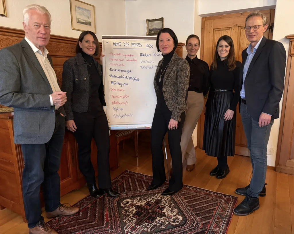 Sie wählten das Wort des Jahres in Liechtenstein: Günther Meier, Cécile Bachmann, Carmen Dahl, Magdalena Hilbe, Doris Büchel und Daniel Quaderer