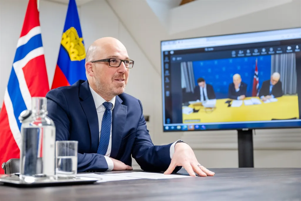 Virtuelles Treffen von Regierungschef Daniel Risch und dem Norwegischen Finanzminister Trygve Slagsvold Vedum