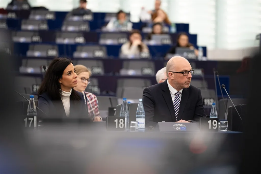 Regierungsrätin Dominique Hasler und Regierungschef Daniel Risch im Plenum der Parlamentarischen Versammlung des Europarates in Strassburg.