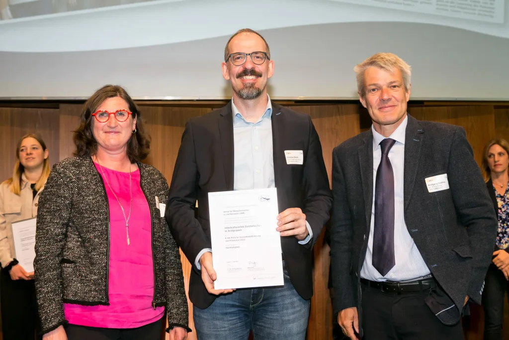 Bregenz am 11.5.2023 ibk Internationale Bodenseekonferenzim Festspielhaus Bregenz, Beruessung durch Moderatorin Heike Montibeller_Perle, Christian Bernhard, Karin Nordstroem ZHAW Zuericher Hochschule fuer Angewandte Wissenschaft, Preisverleihung durch Praesident Christian Bernhard und Landessanitaetsdirektor Wolfgang Grabher, Referat von Susanne Moebus von der Universitaetsmedizin Essen und Fachreferat Marcel Tanner, Praesident Akademien der Wissenschaften Schweiz, Schlussworte Martin Heyn, Leiter Bayrisches Zentrum fuer Praevention und Gesundheitsfoerderung.