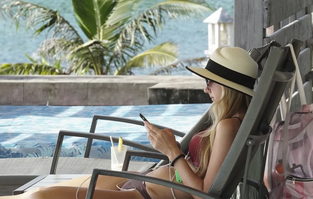 Eine Influencerin am Strand