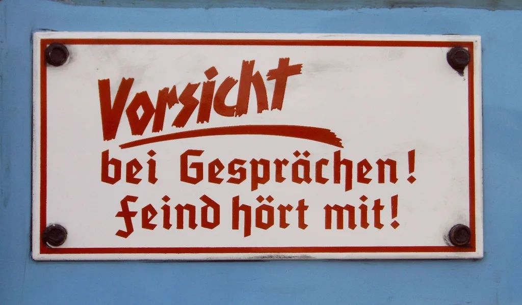 1920px-Feind_hoert_mit