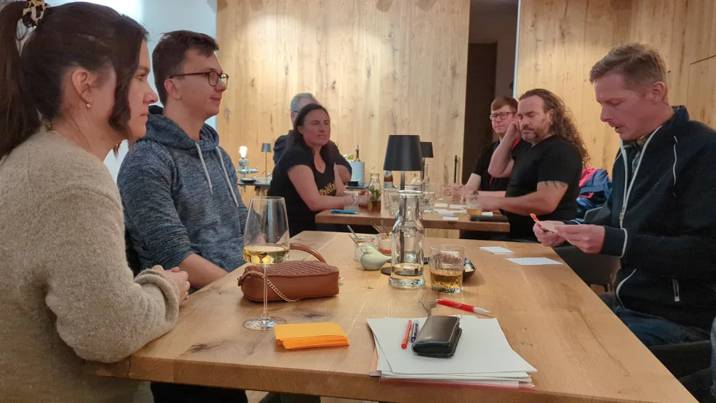 In Gesprächsrunden diskutierten aha-Mitglieder und Gäste über gesellschaftliche Herausforderungen und wie sich das aha in der Jugendarbeit