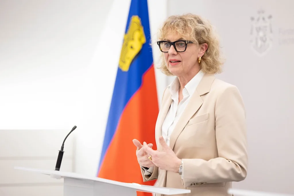 Regierungsrätin Graziella Marok-Wachter informierte umfassend über den Bericht und Antrag zur Justizreform sowie die Anpassungen der Verfassung, des Gerichtsorganisationsgesetzes und zahlreicher weiterer Gesetze.