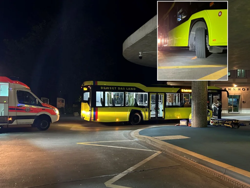 Mann von Bus überrollt