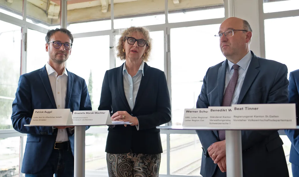 Landesrat Daniel Zadra, Verkehrsministerin Graziella Marok-Wachter, Ständerat Benedikt Würt