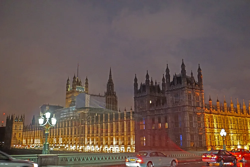 Britisches Oberhaus für Social-Media-Verbot für unter 16-Jährige