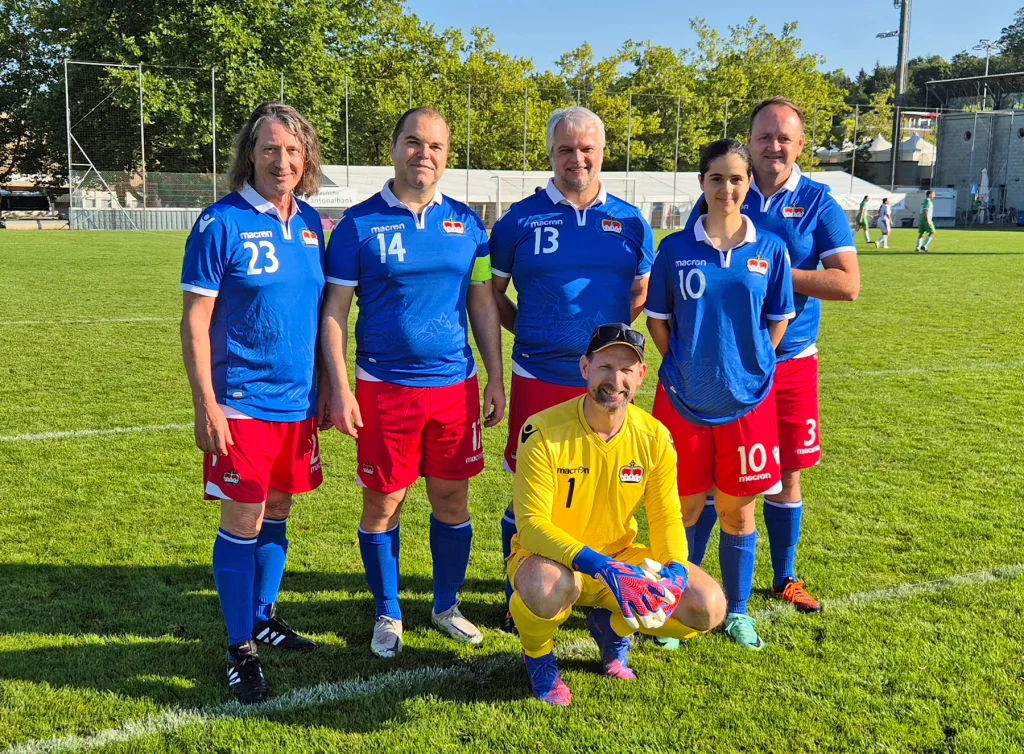 Der FC Landtag Liechtenstein (v.l.) Johannes Kaiser, Manfred Kaufmann, Hanspeter Eberle (Landesverwaltung), Markus Gstöhl, Gabriela Eberle (Landesverwaltung) und Thomas Vogt.