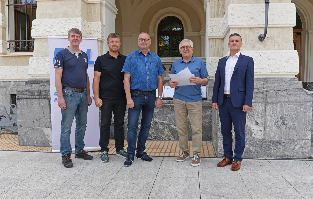 DpL übergibt Unterschriften zur Radio L Privatisierung