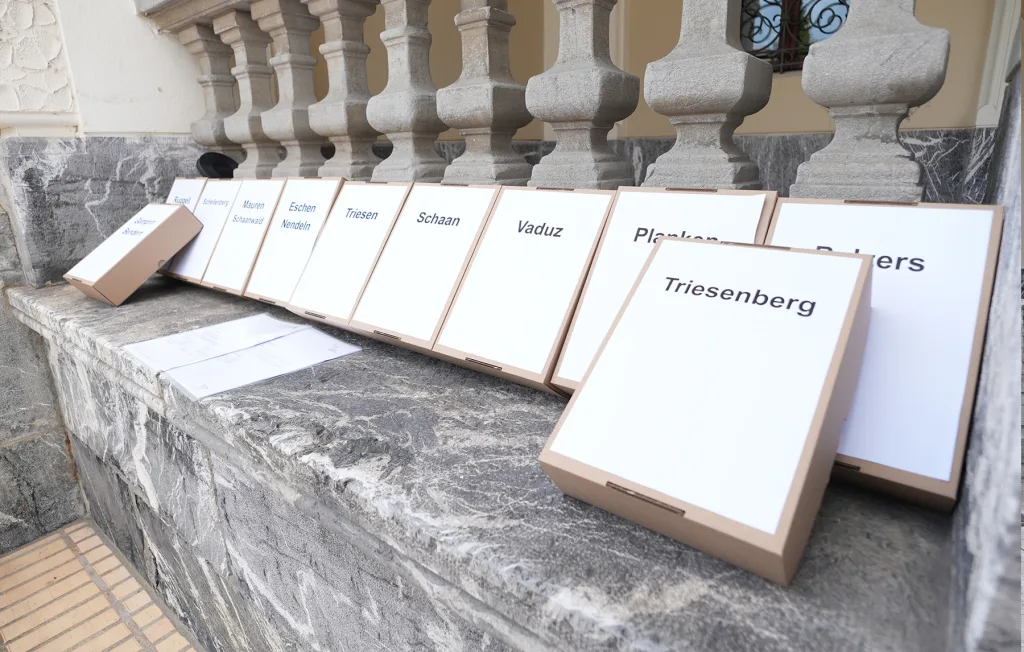 DpL übergibt Unterschriften zur Radio L Privatisierung