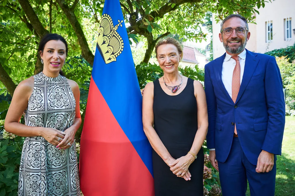 Regierungsrätin Dominique Hasler mit der scheidenden Generalsekretärin des Europarates, Marija Pejčinović Burić und Botschafter Domenik Wanger.