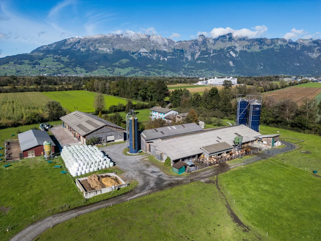 Drohnenaufnahme: Riethof, Vaduz zwischen Gamprin-Bendern und Schaan. Liechtenstein. Foto: ©Paul J. Trummer