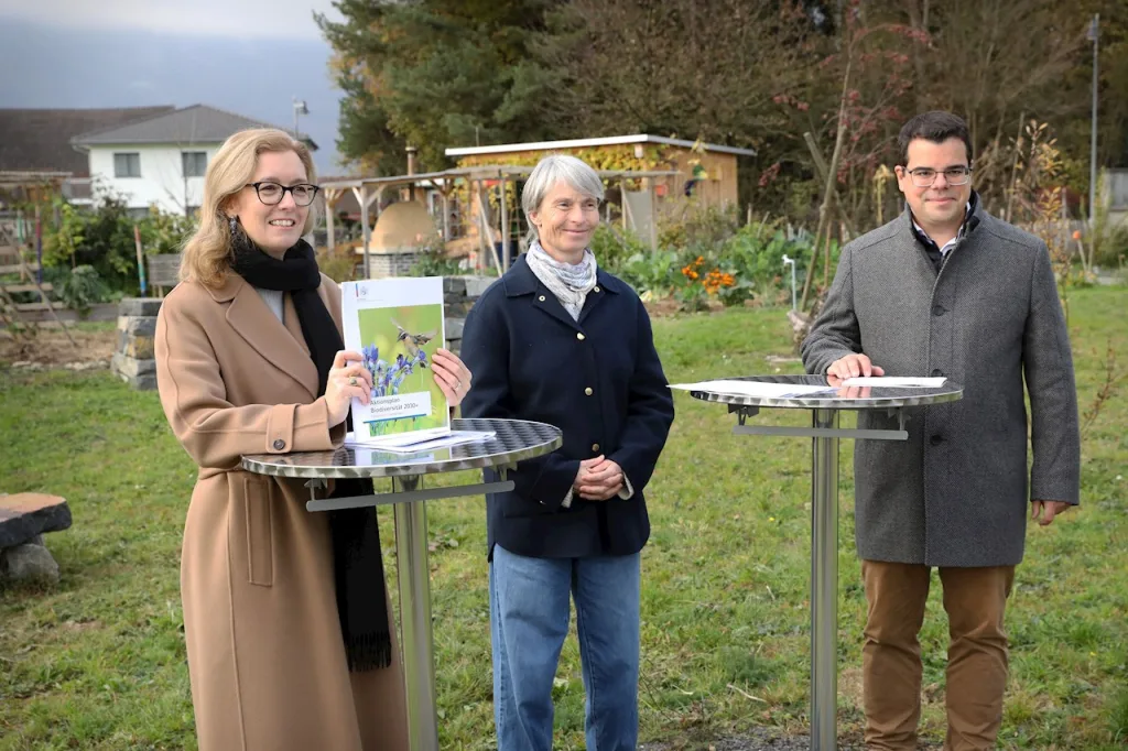 Regierungschef-Stellvertreterin Sabine Monauni, Regula Imhof, Leiterin Amt für Umwelt und Christian Öhri, Vorsteher Gemeinde Ruggell.