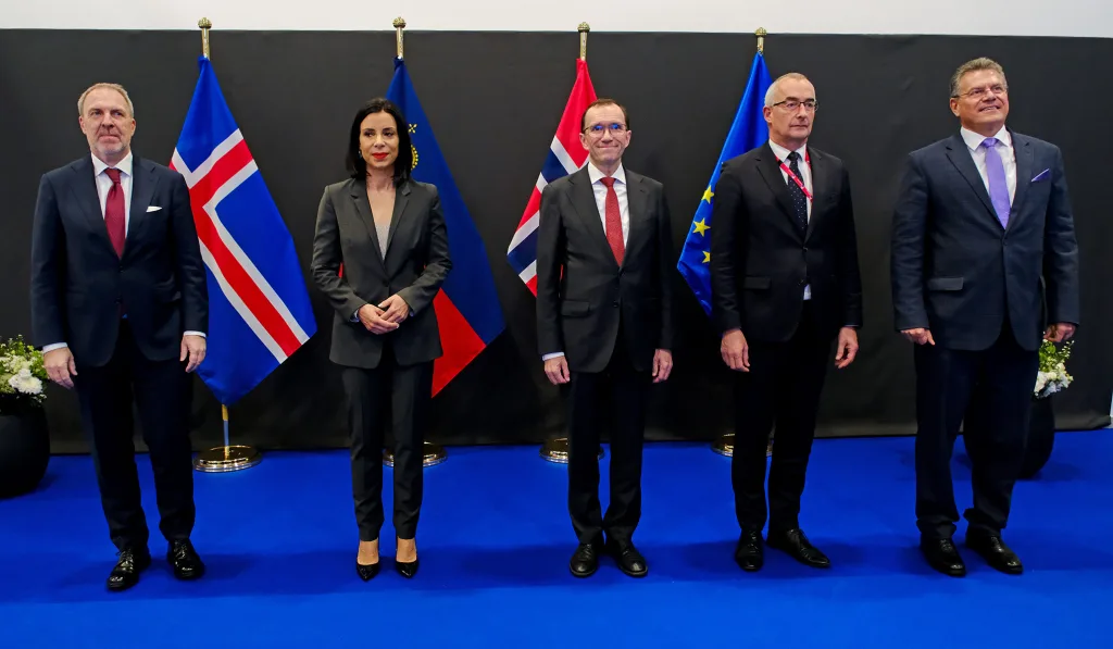 Gruppenfoto des EWR-Rates.