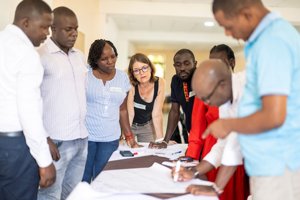 Erfahrene Fachleute aus Liechtenstein haben die Möglichkeit, sich für einen Personaleinsatz in der Entwicklungszusammenarbeit (EZA) in Ländern des Globalen Südens zu bewerben.