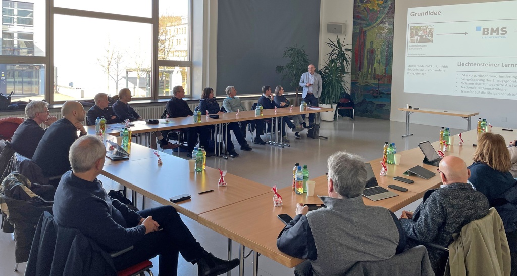 Bildungsinstitutionen verschafften sich aus erster Hand einen Einblick in das innovative Schulkonzept