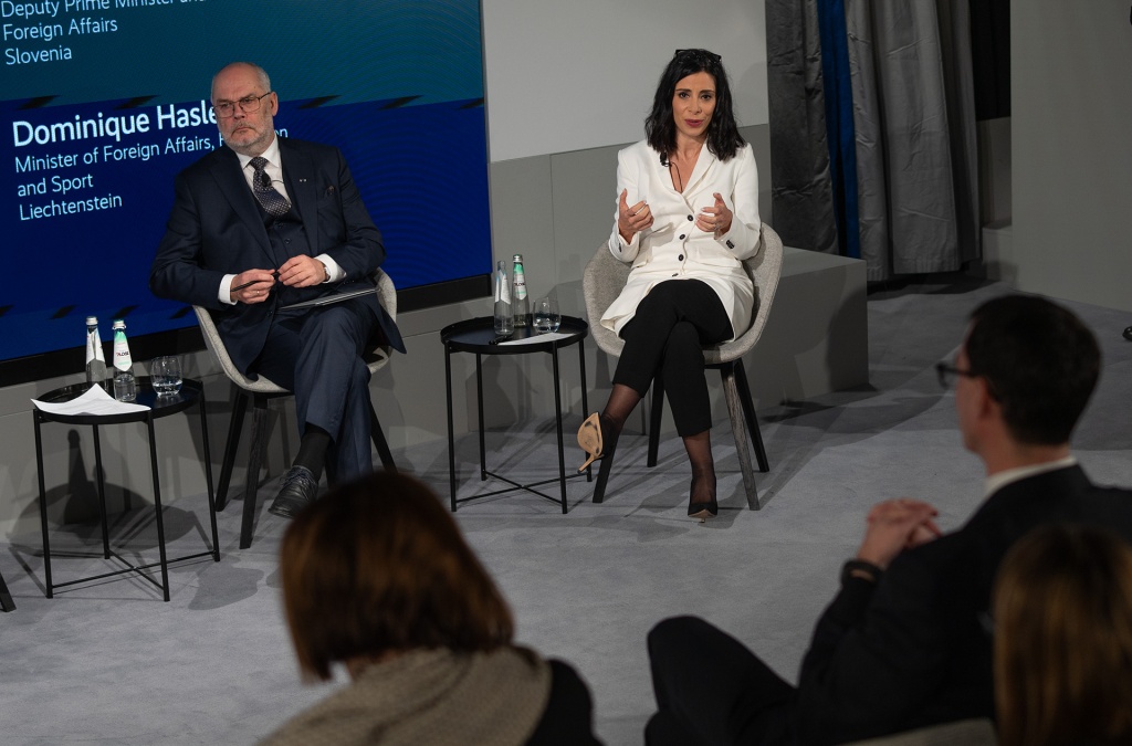 Dominique Hasler spricht an der Münchner Sicherheitskonferenz