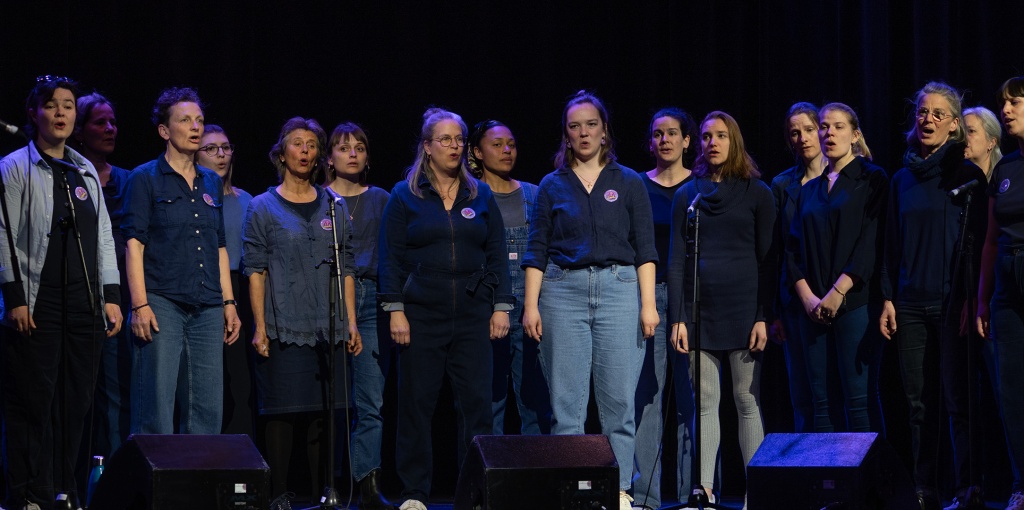 Feministischer Jodelchor "Echo vom Eierstock"