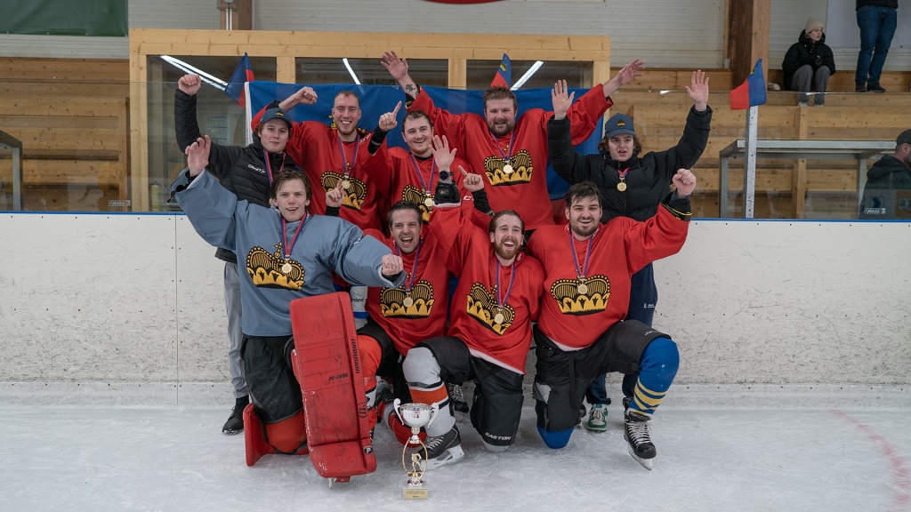 Siegerfoto: Mauren gewinnt Eishockey National Liga