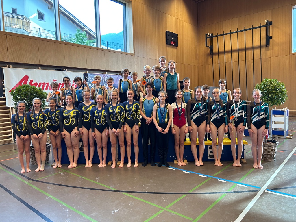 Gruppenbild Turner und Turnerinnen
