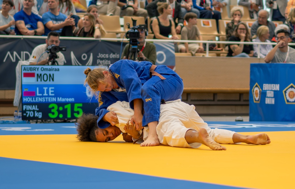 Mareen Hollenstein im Finale gegen Omairaa Aubry