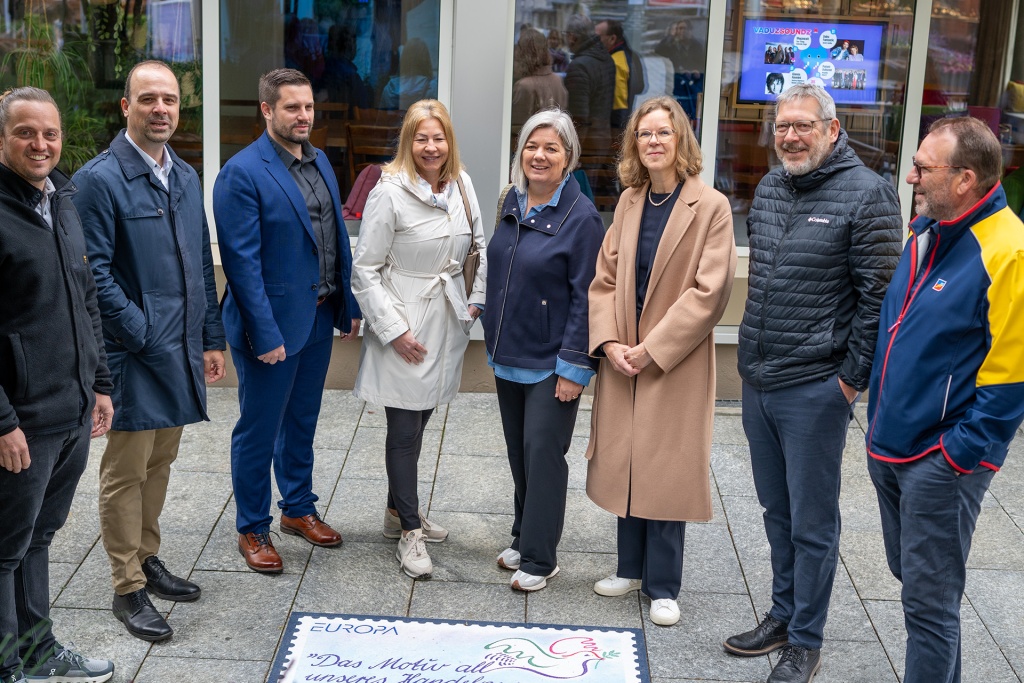 Philippe Nissl, Erlebe Vaduz; Mathias Ulrich, Liechtenstein Marketing; Florian Meier, Gemeinde Vaduz; Ulrike Charles, Liechtenstein Marketing; Christine Böhmwalder, Philatelie Liechtenstein; Nicole Matt-Schlegel, Liechtensteinisches Rotes Kreuz; Wolfgang Strunk und Andreas Luzi, Liechtensteinische Post AG