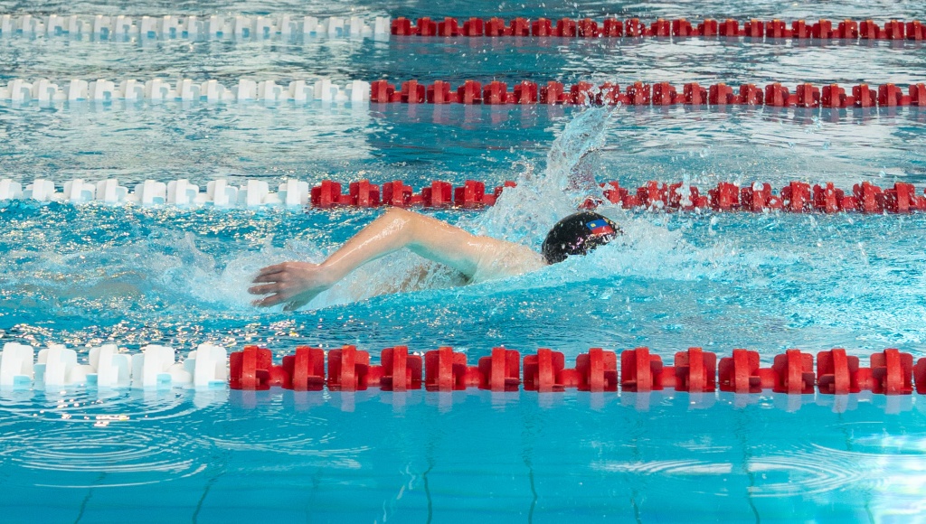 Jonathan Neidow schwimmt bei den Kleinstaatenspielen in Andorra