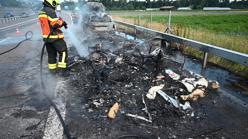 Autobrand auf A1 Richtung Rheineck