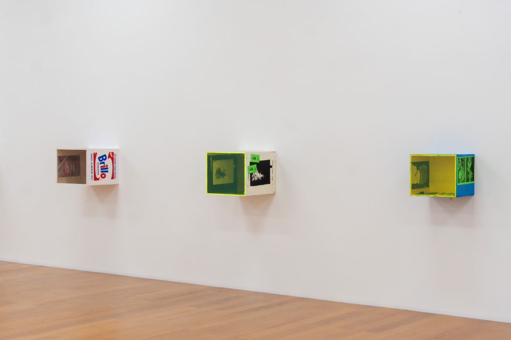 Ausstellungsansicht Henrik Olesen und Isidore Isou.