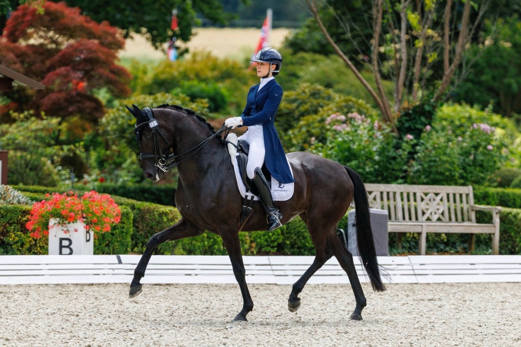 Die Schaaner Dressurreiterin Léonie Guerra mit ihrer elfjährigen Stute Galina hoch konzentriert anlässlich des EM-Grand-Prix in Kronberg (De).