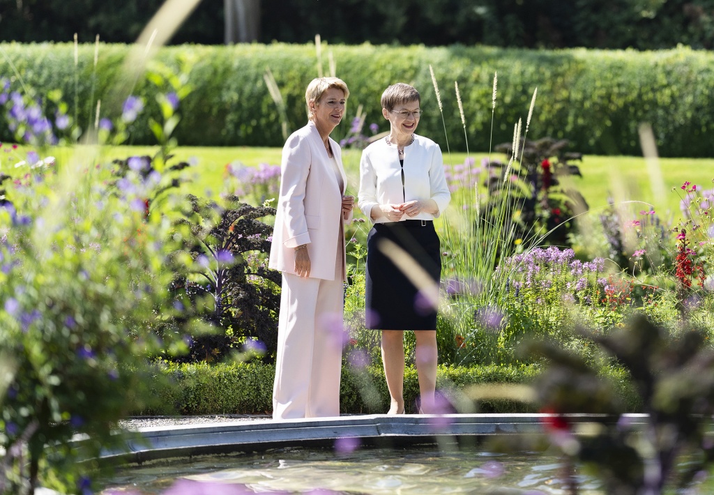 Regierungschefin Brigitte Haas und Bundespräsidentin Karin Kell