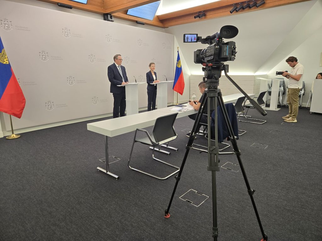 Andreas Gritsch, Leiter Amt für Finanzen und Regierungschefin Brigitte Haas