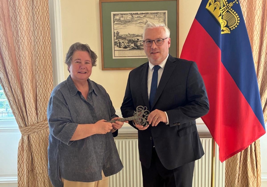 Botschafterin Prinzessin Maria-Pia Liechtenstein übergibt die Leitung der Botschaft an Simon Biedermann