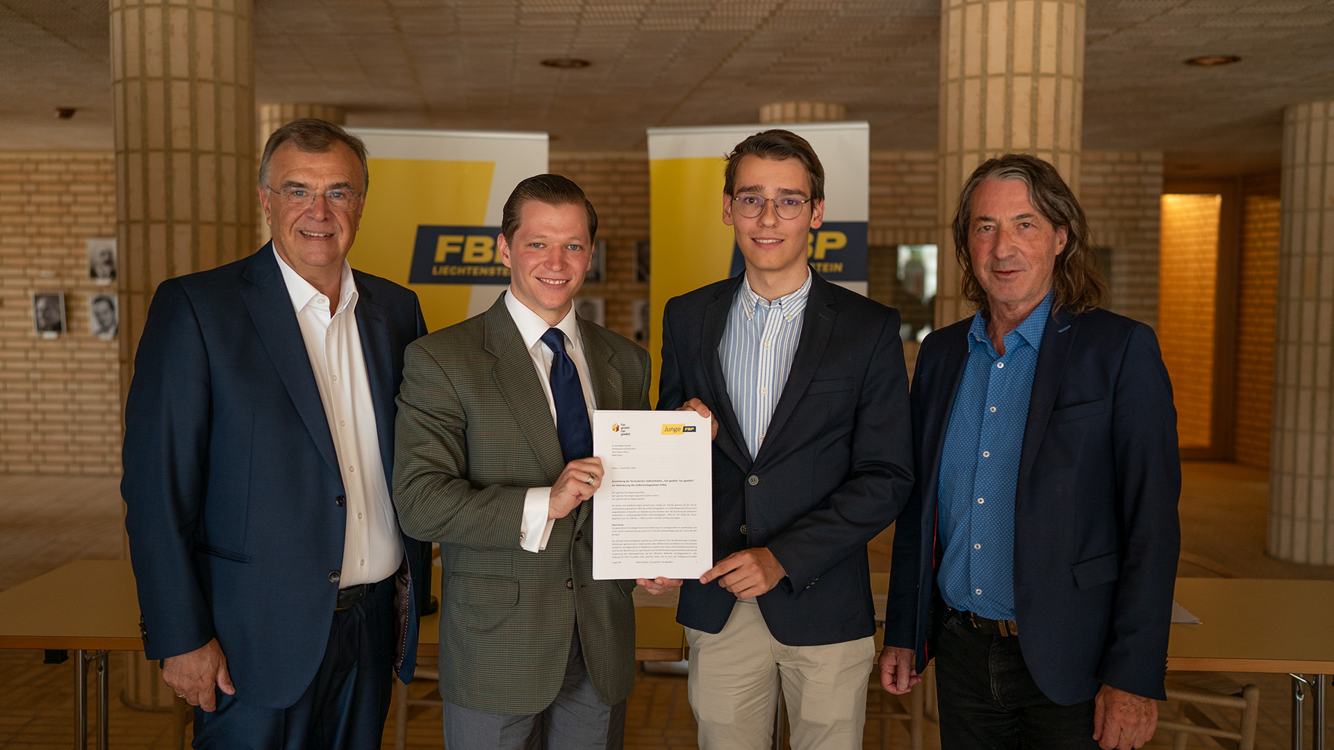 Junge FBP reicht Volksinitiative für gerechteres Wahlsystem ein