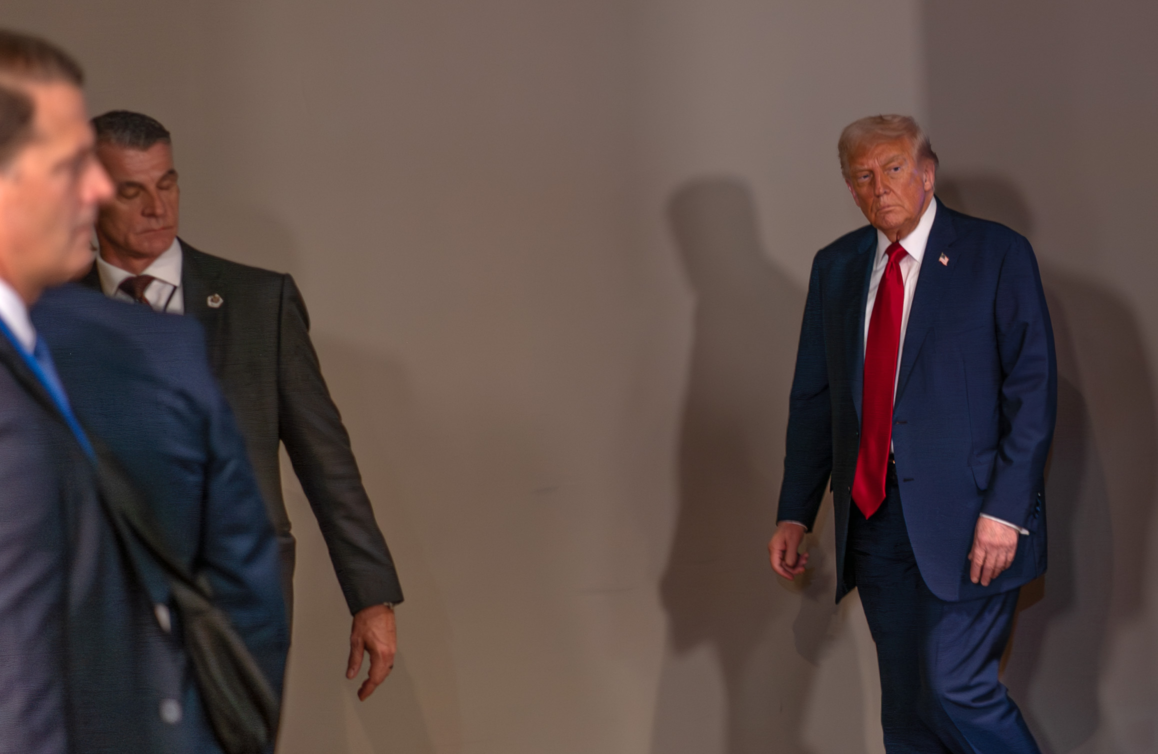 Zwischen Reform und Widerstand: Trumps erstes Amtsjahr