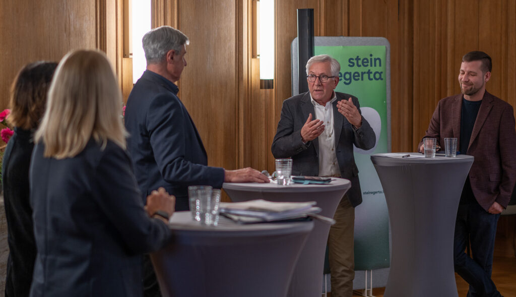 Stein Egerta lud zur Diskussion über Medien und Meinungsfreiheit