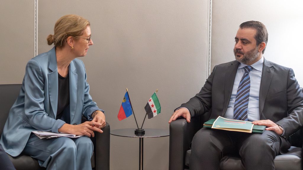 Sabine Monauni im Gespräch mit Monauni mit dem syrischen Aussenminister Asaad Hassan Al-Shaibani