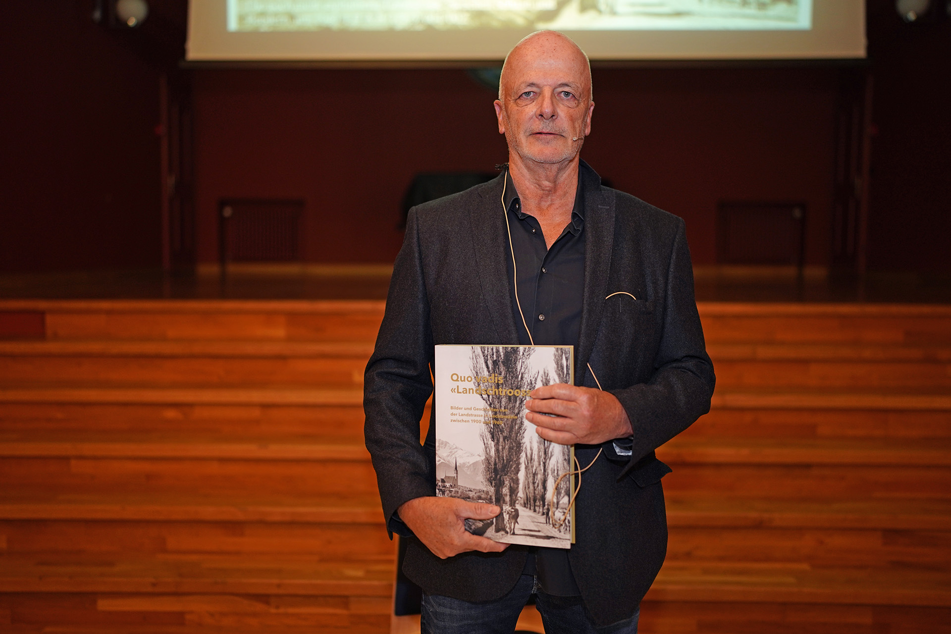 Michael Goop zeigt die verborgene Geschichte der Landstrasse