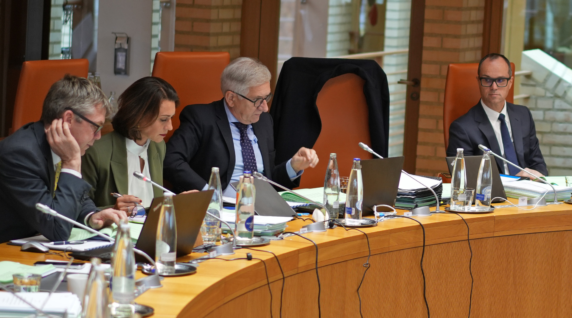 DpL verlangt Transparenz bei staatlichen Leistungsvereinbarungen