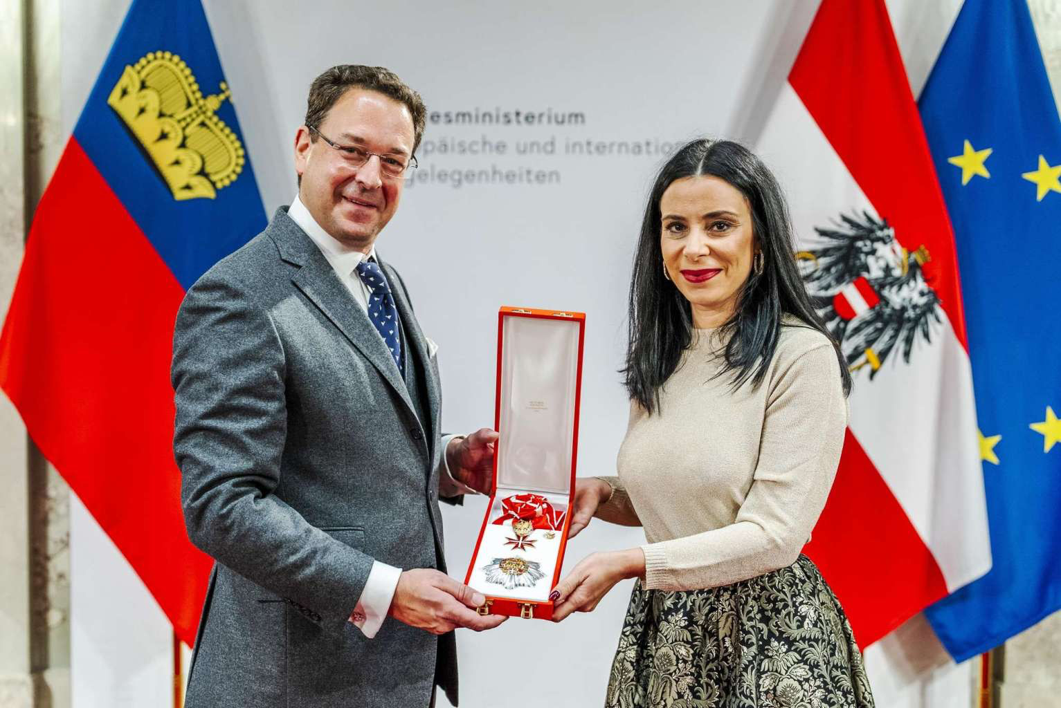 Dominique Hasler erhält österreichisches Ehrenzeichen